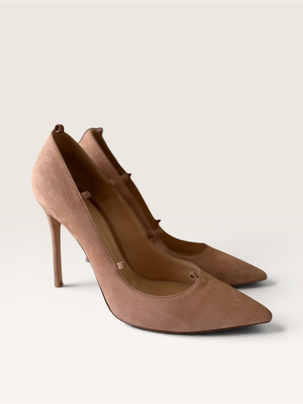 Gianvito Rossi Beige Suede Pointed Toe Lace Up Pumps - Picture 7 of 15